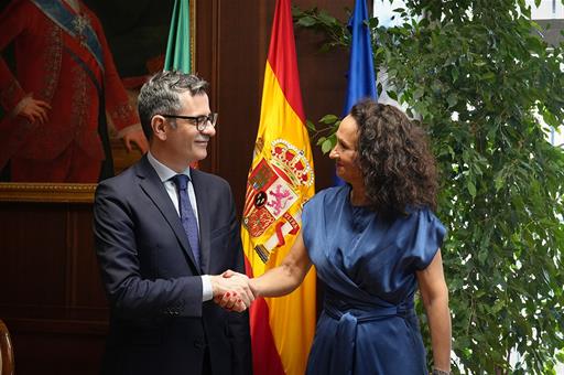 El ministro Félix Bolaños y la presidenta del TSJ de Extremadura, María Félix Tena