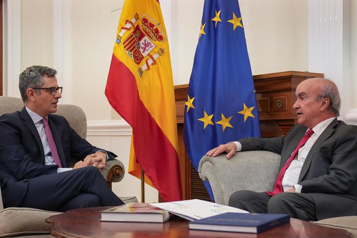 11/09/2024. Félix Bolaños se reúne con Mariano Jabonero, secretario general de la OEI. Félix Bolaños y Mariano Jabonero en el Ministerio de ...